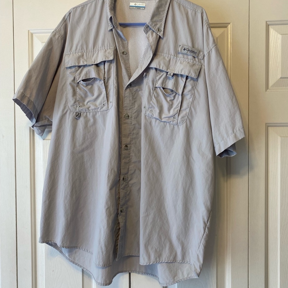 Columbia Light Gray Short Sleeve Fishing Shirt